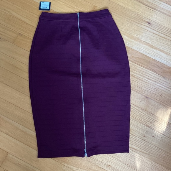 NWT Halogen Burgundy Pencil Skirt - Size 0P - Picture 3 of 7